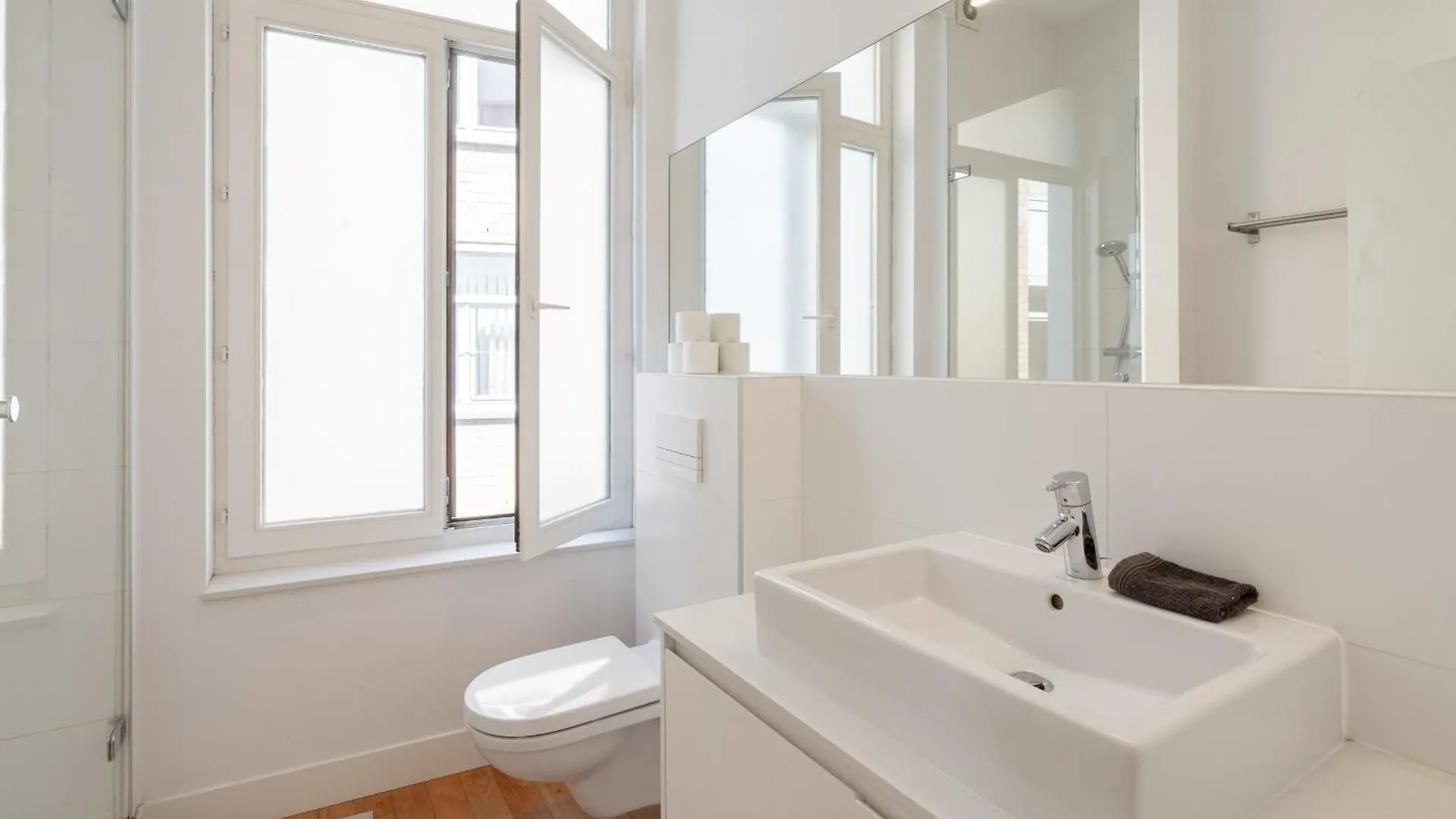 Beautiful Modern Apartment In The Heart Of Antuérpia